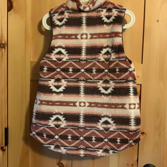 NEW Maurices Reversible Sherpa/Quilted Vest - Picture 5 of 12